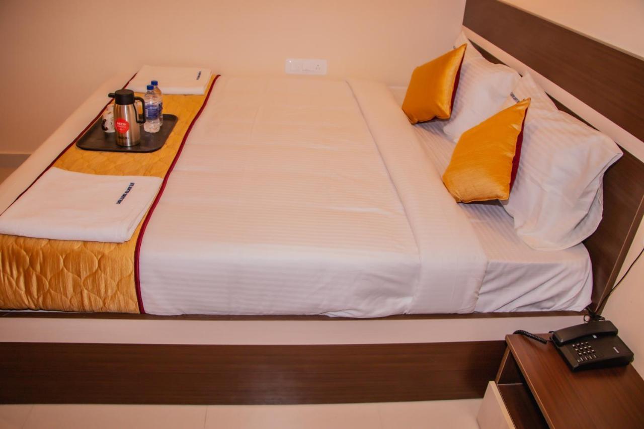 Hotel Mountview Comforts ตีรูปาติ ภายนอก รูปภาพ