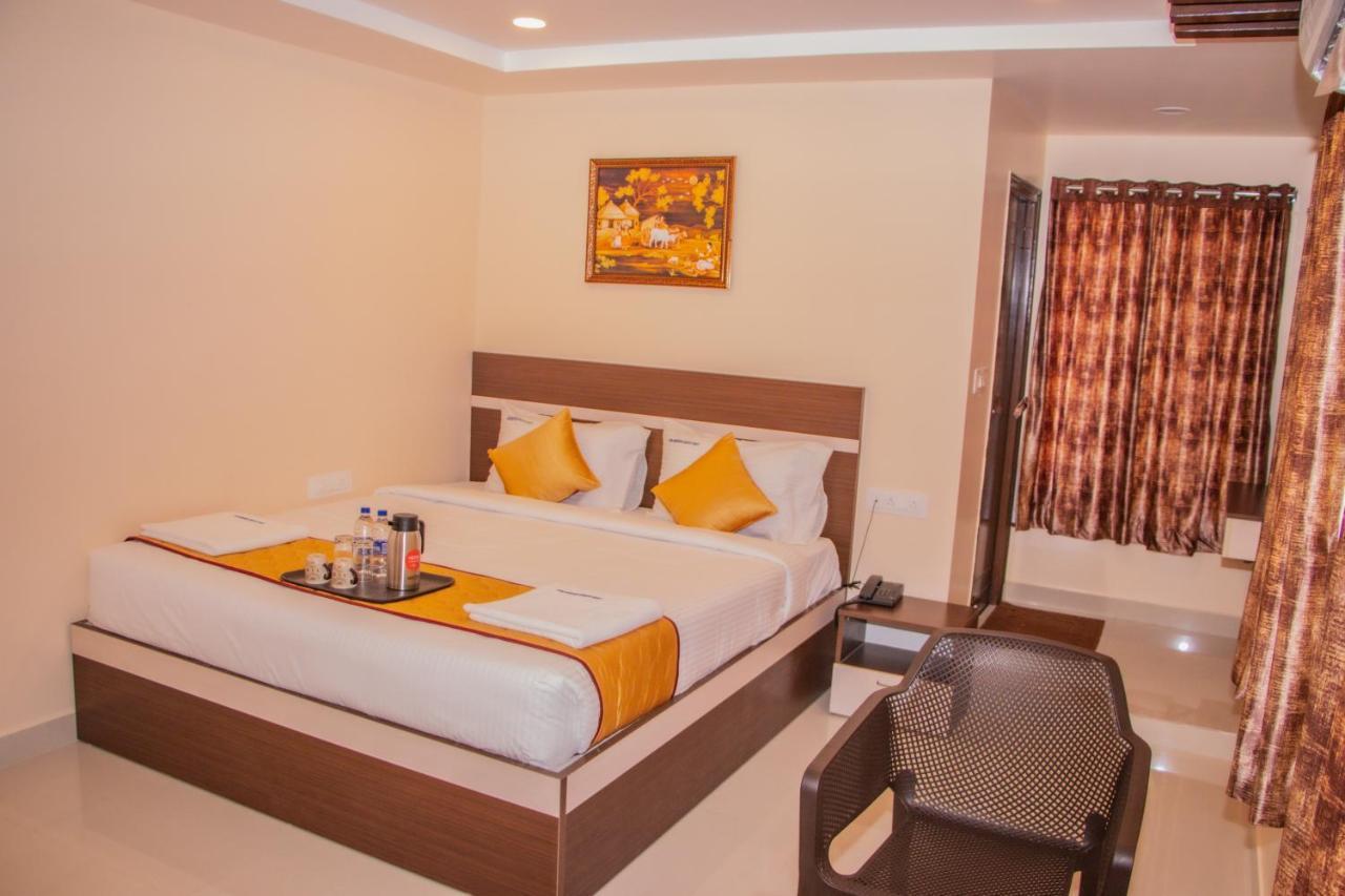 Hotel Mountview Comforts ตีรูปาติ ภายนอก รูปภาพ