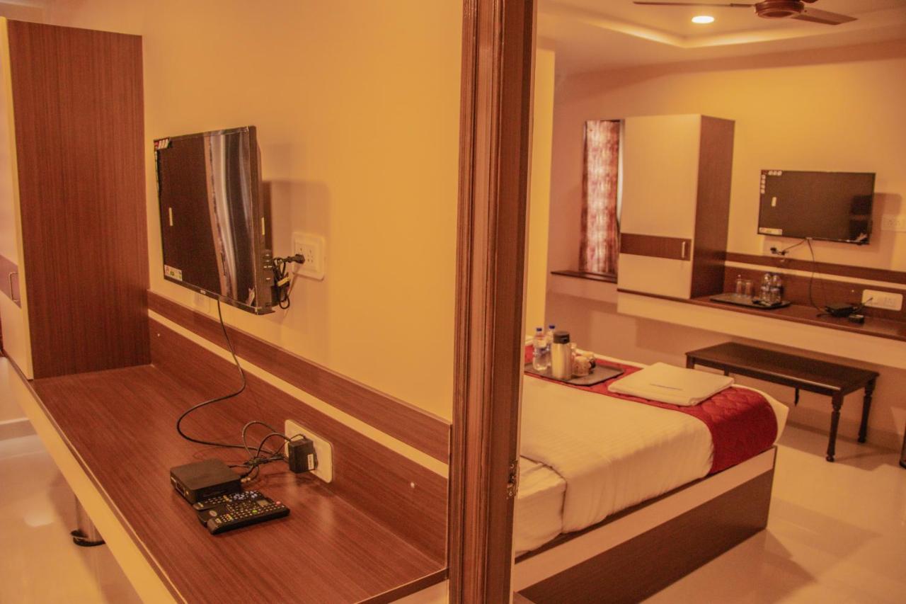 Hotel Mountview Comforts ตีรูปาติ ภายนอก รูปภาพ