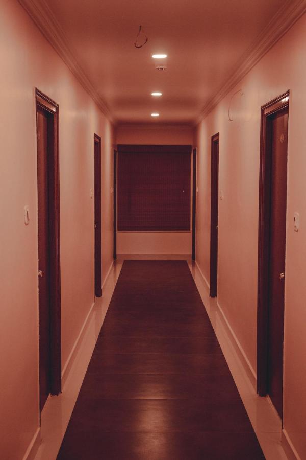Hotel Mountview Comforts ตีรูปาติ ภายนอก รูปภาพ