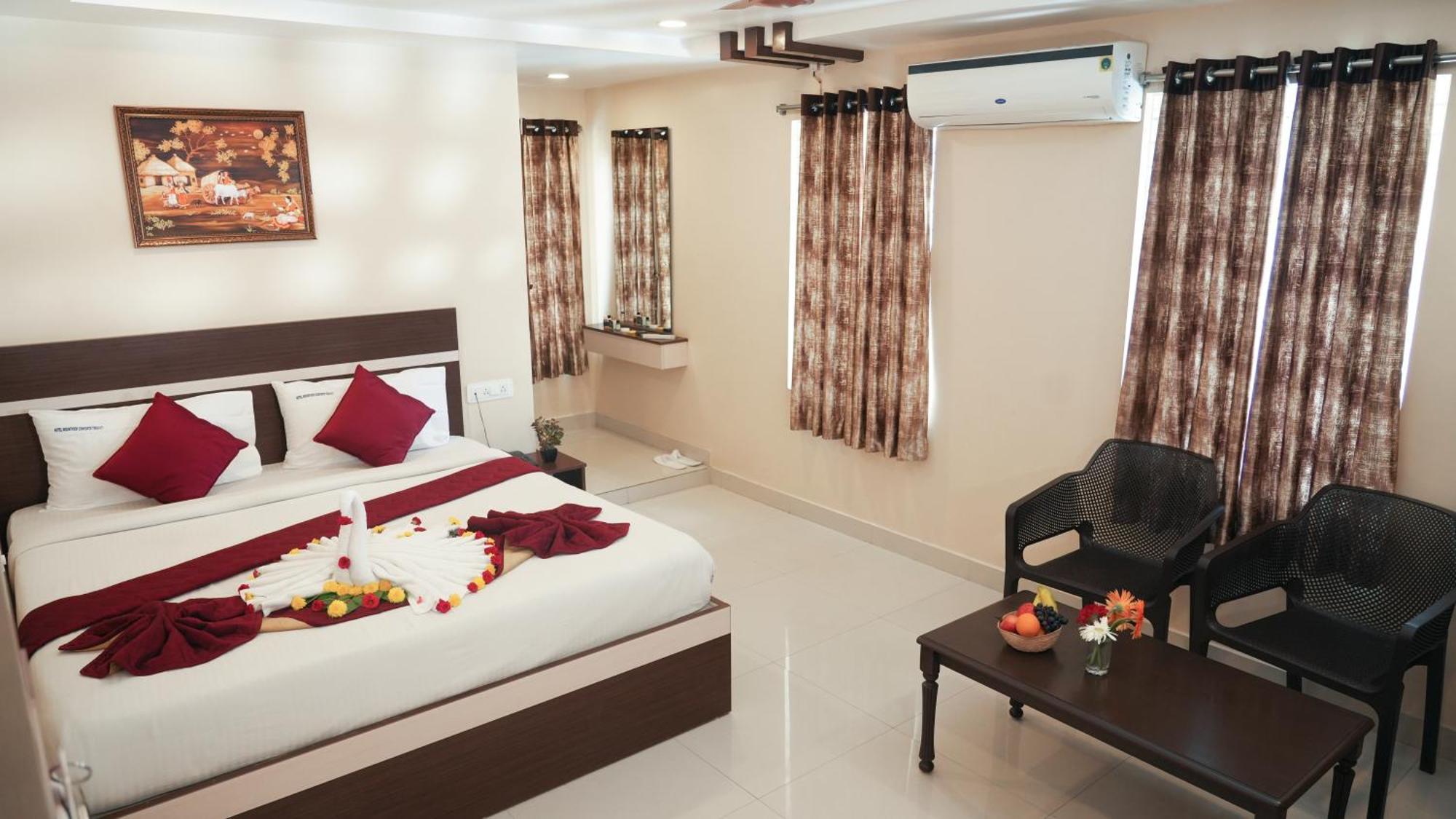Hotel Mountview Comforts ตีรูปาติ ภายนอก รูปภาพ