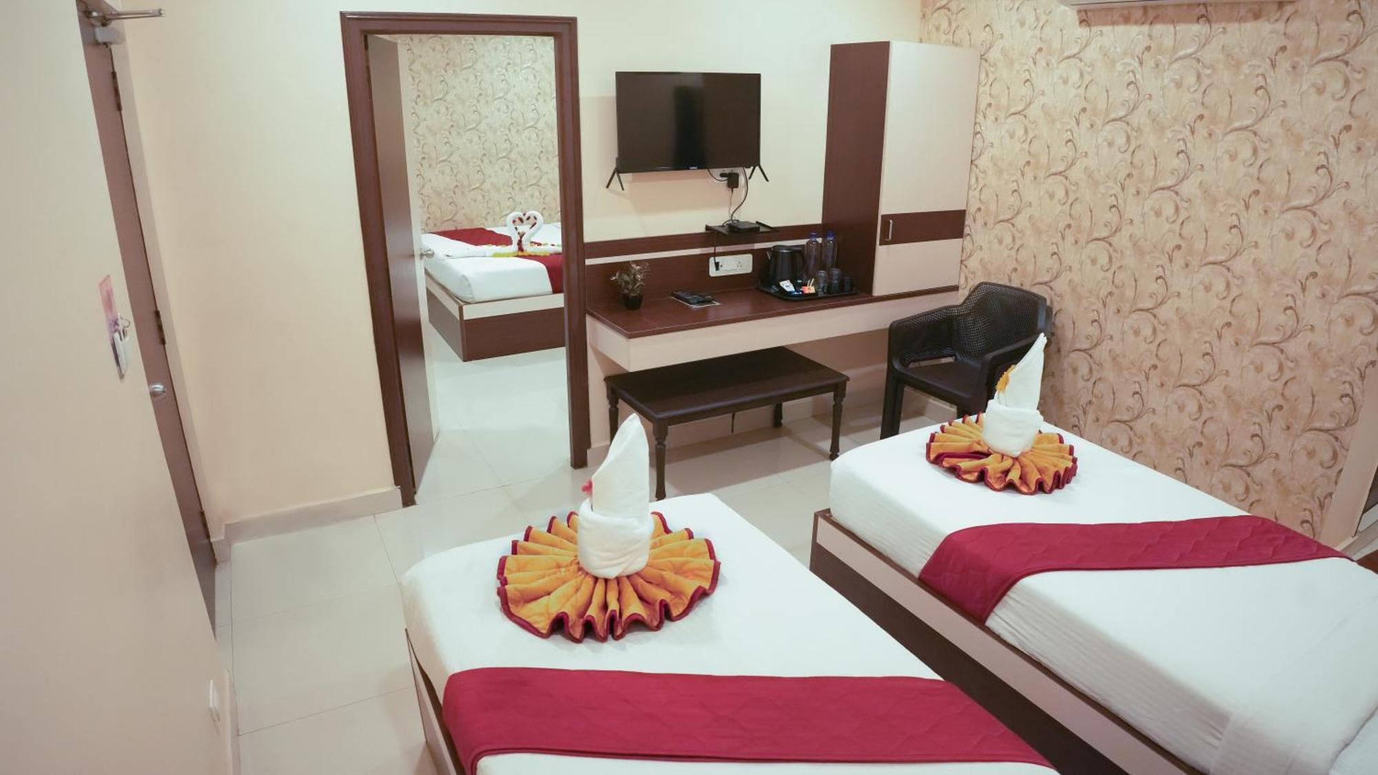Hotel Mountview Comforts ตีรูปาติ ภายนอก รูปภาพ