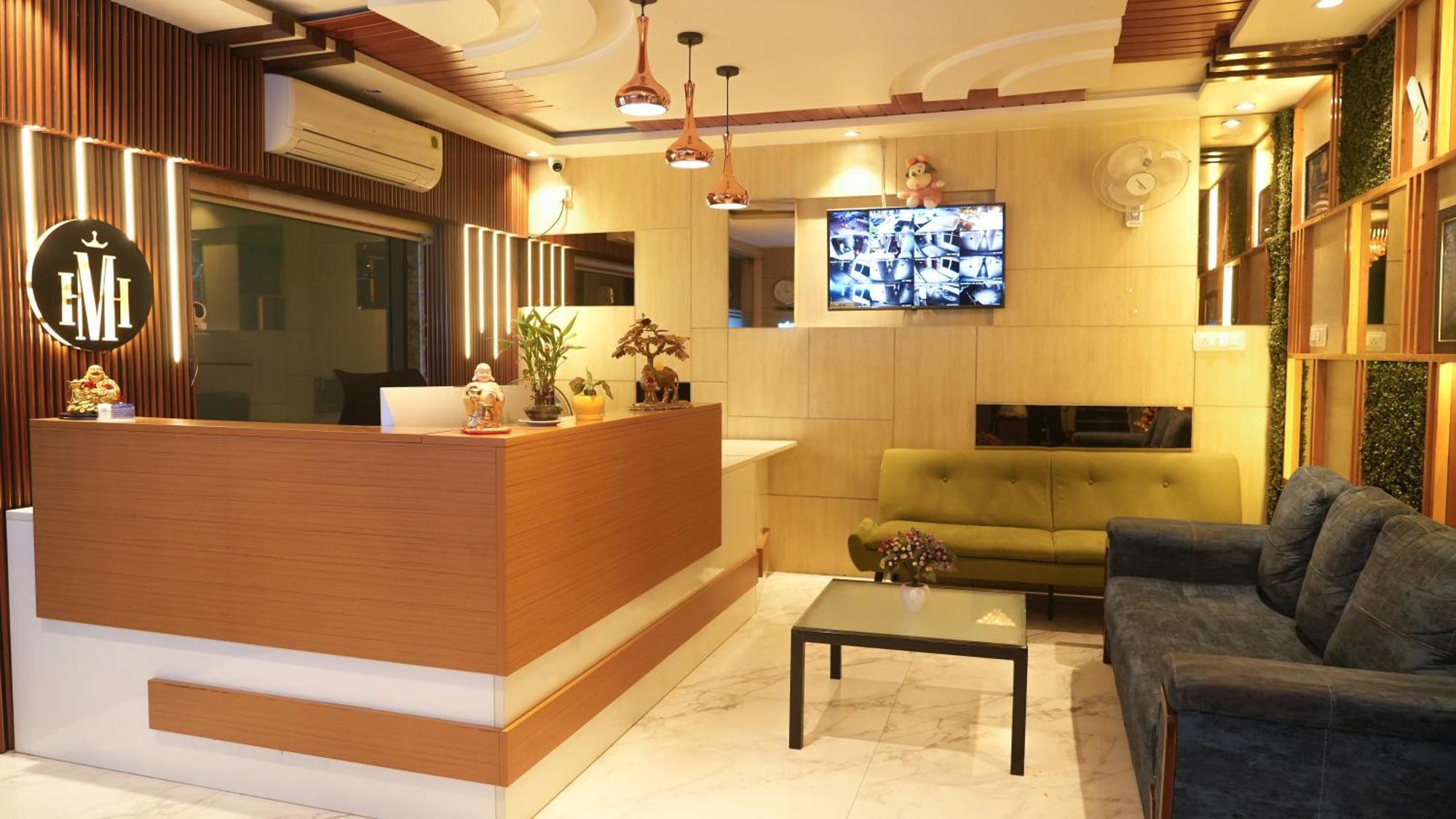 Hotel Mountview Comforts ตีรูปาติ ภายนอก รูปภาพ