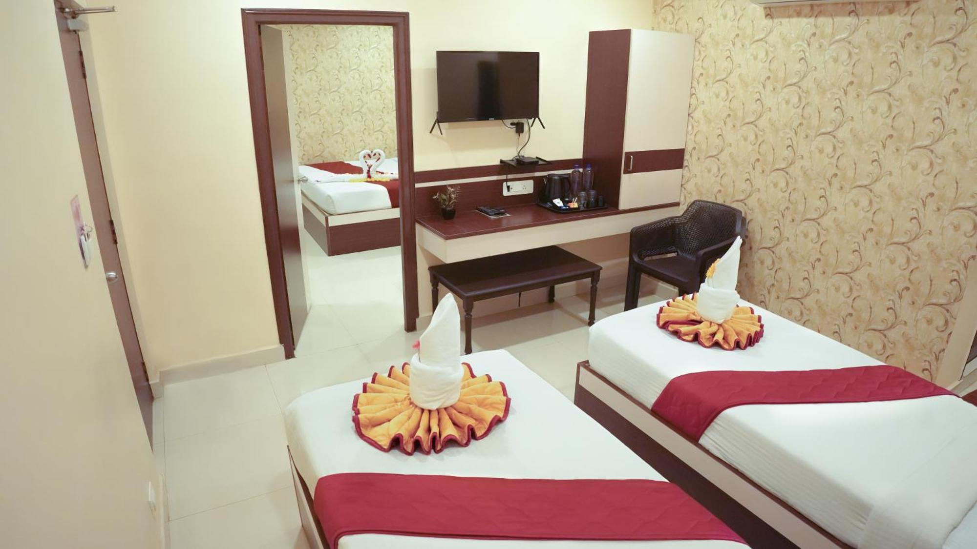Hotel Mountview Comforts ตีรูปาติ ภายนอก รูปภาพ