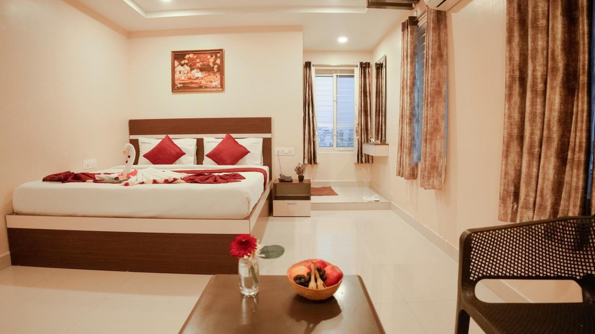 Hotel Mountview Comforts ตีรูปาติ ภายนอก รูปภาพ