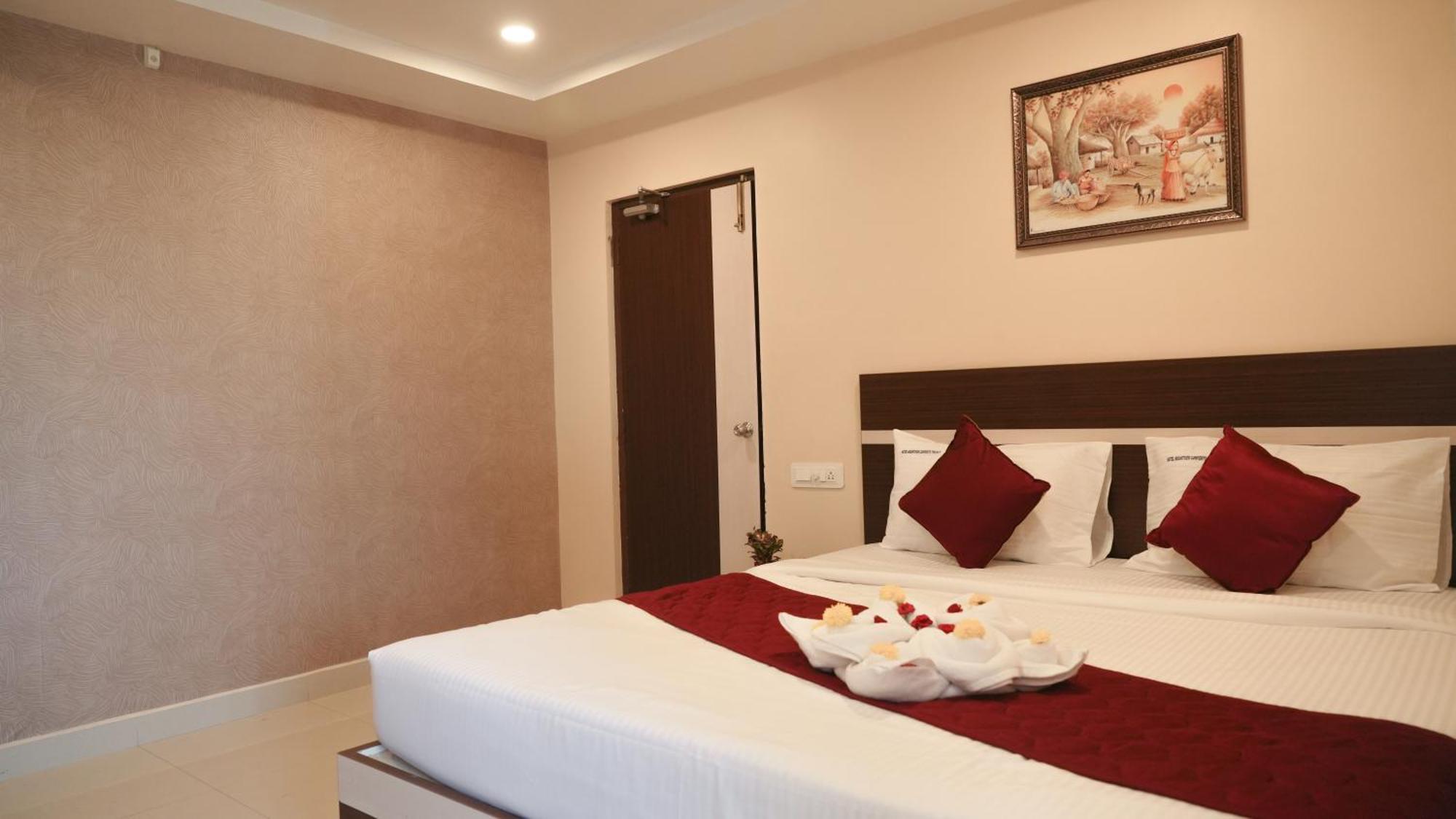 Hotel Mountview Comforts ตีรูปาติ ภายนอก รูปภาพ