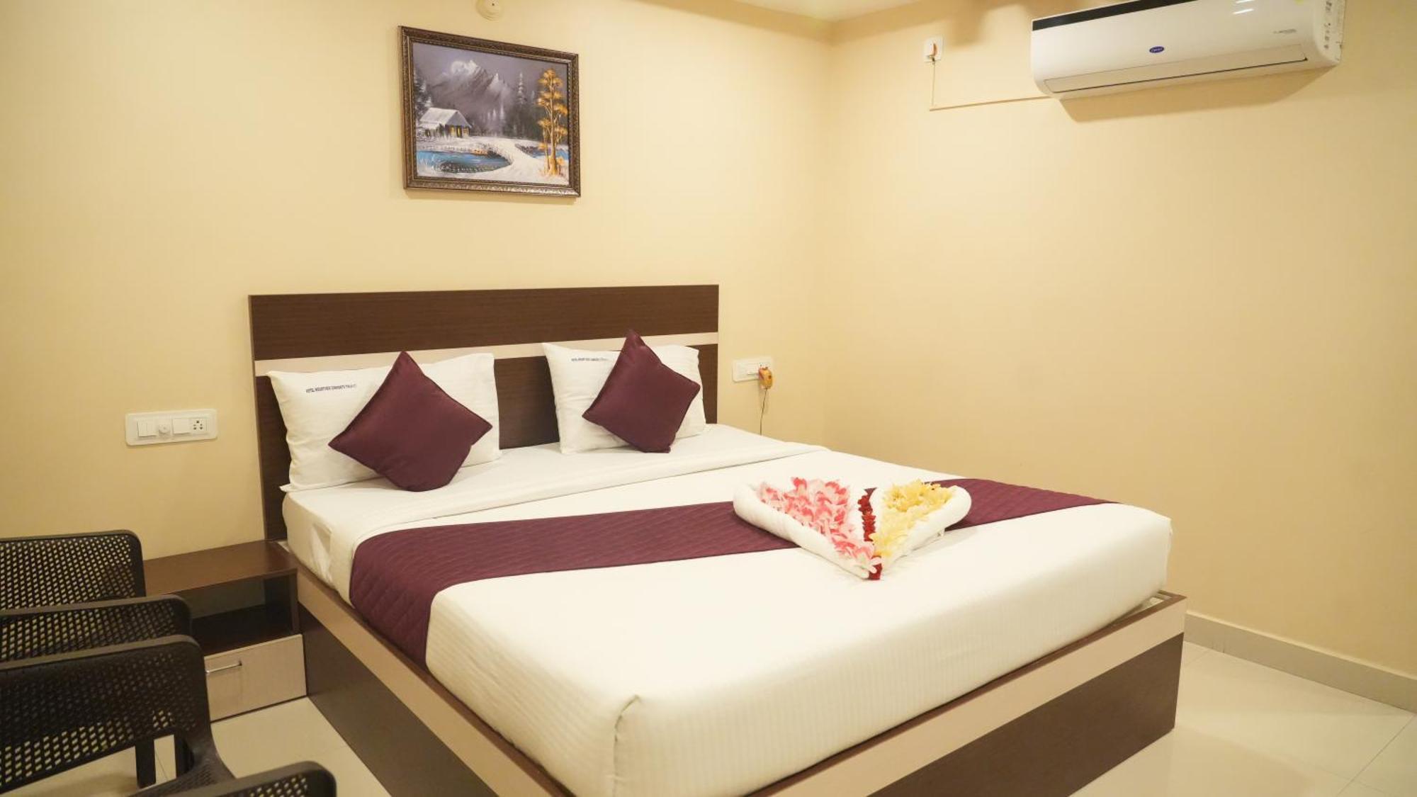 Hotel Mountview Comforts ตีรูปาติ ภายนอก รูปภาพ