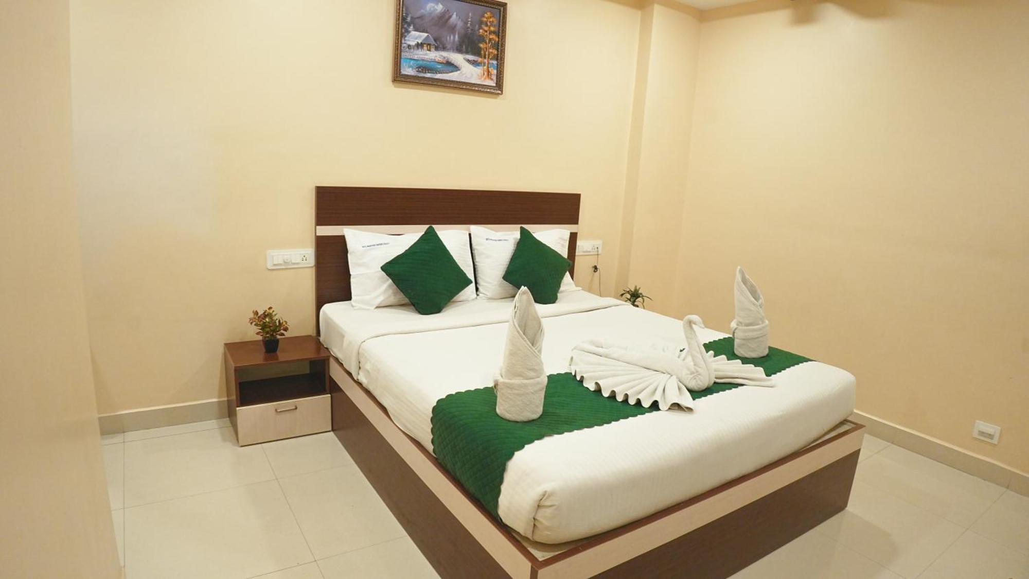 Hotel Mountview Comforts ตีรูปาติ ภายนอก รูปภาพ
