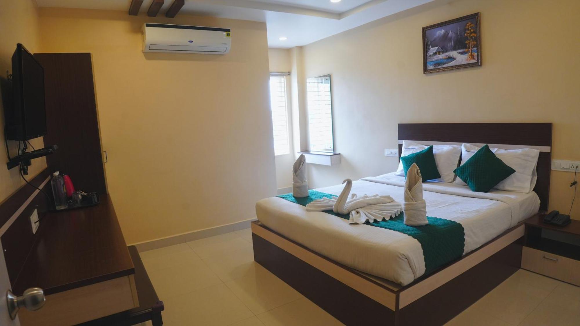 Hotel Mountview Comforts ตีรูปาติ ภายนอก รูปภาพ