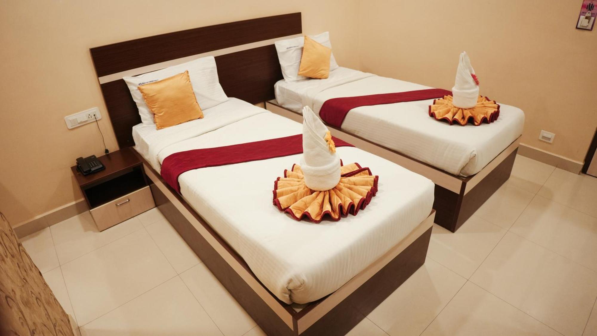 Hotel Mountview Comforts ตีรูปาติ ภายนอก รูปภาพ