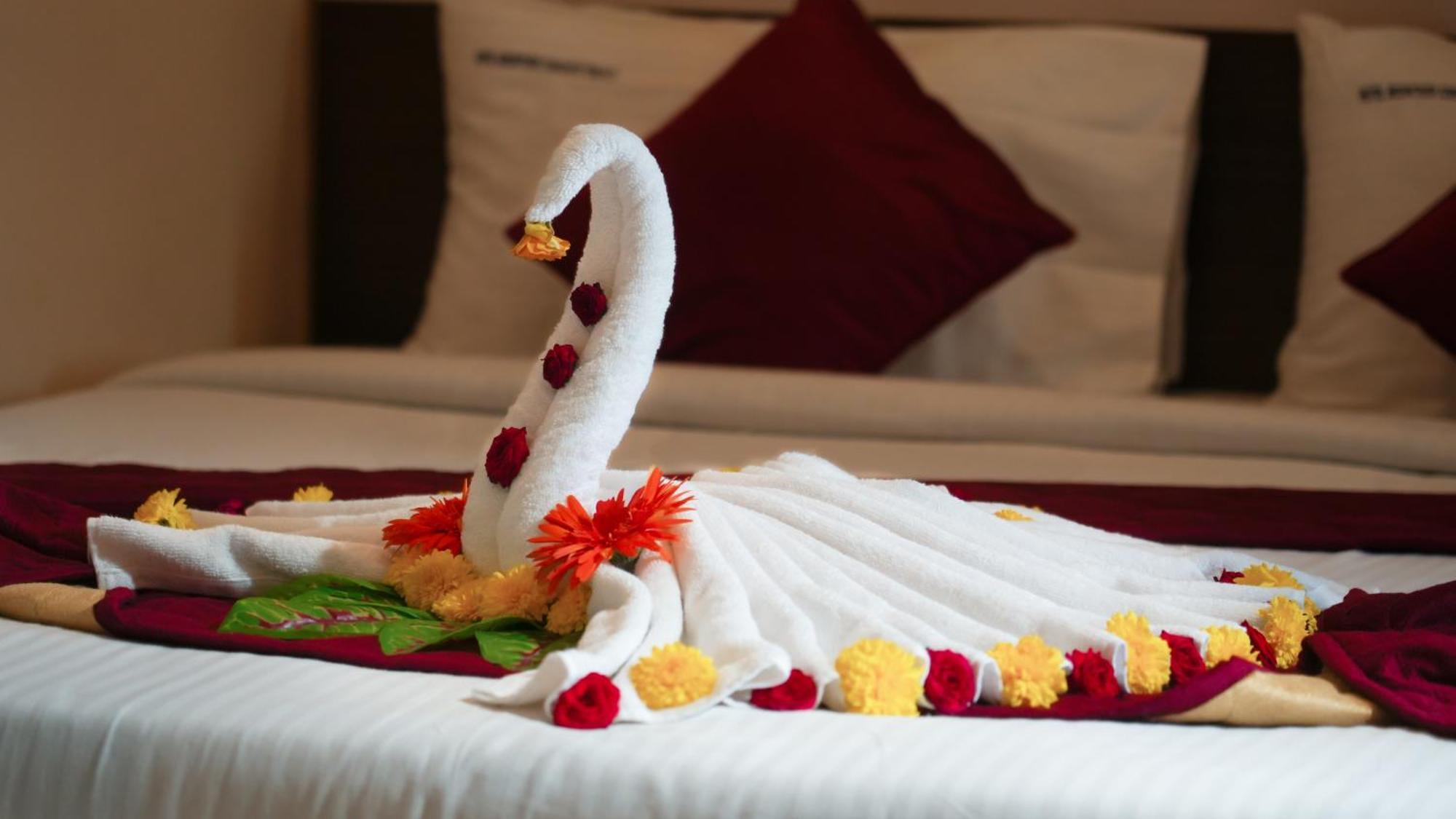 Hotel Mountview Comforts ตีรูปาติ ภายนอก รูปภาพ