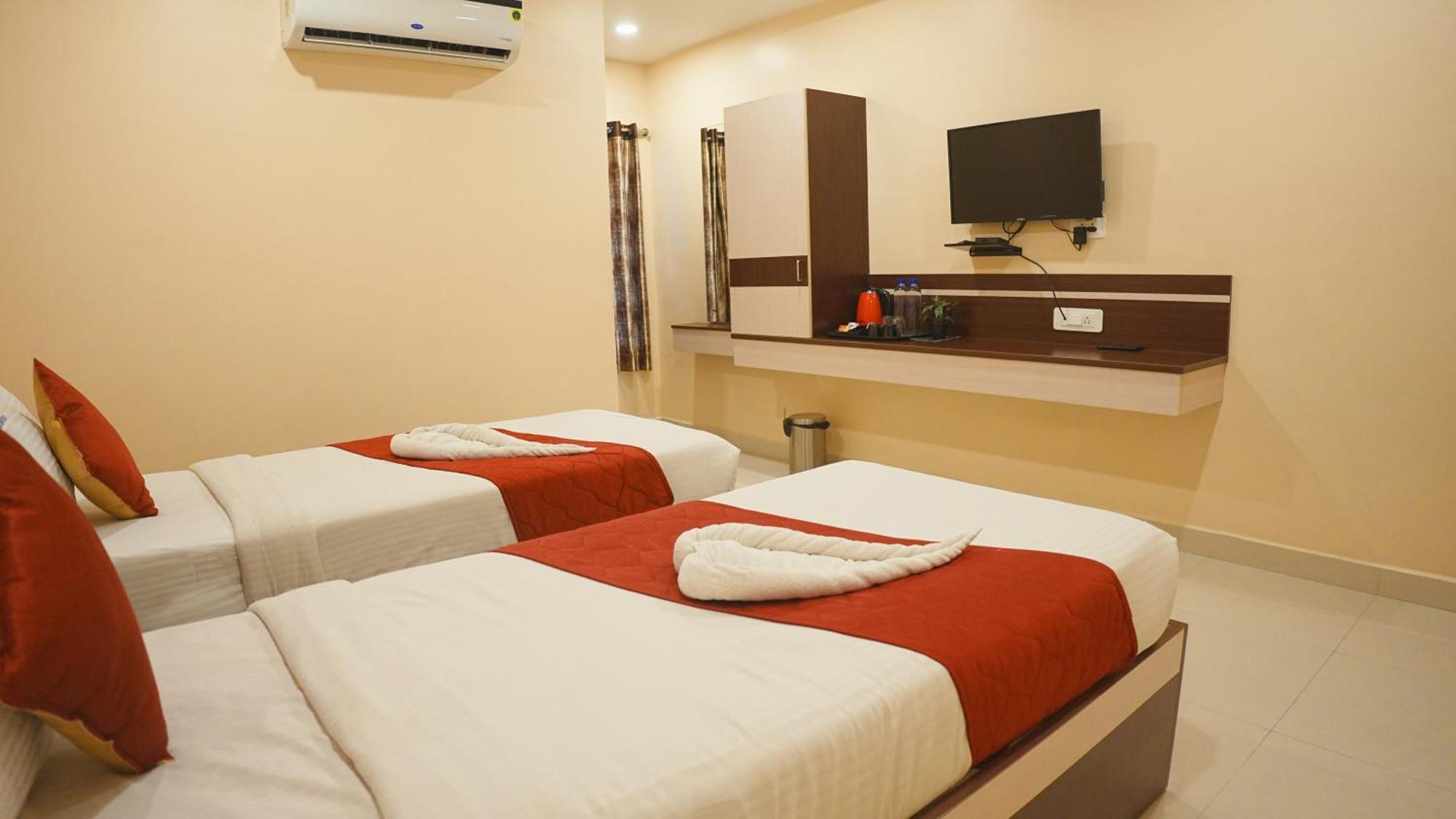 Hotel Mountview Comforts ตีรูปาติ ภายนอก รูปภาพ